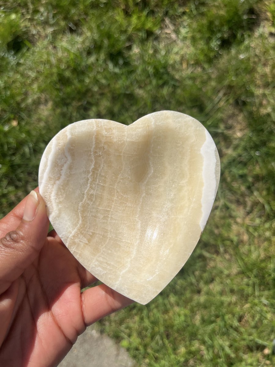 ashanism's tweet photo. More hearts !!! 👀 Since the Blue Calcite hearts sold out overnight?! Omg thank youuu 💕 I’ve only got 5 Onyx heart shaped bowls (or ashtrays for my fellow stoners) 🙂‍↕️✨🍃 up for grabs! 

Depop: sophisticatedignorance https://t.co/VDUqDblSzZ