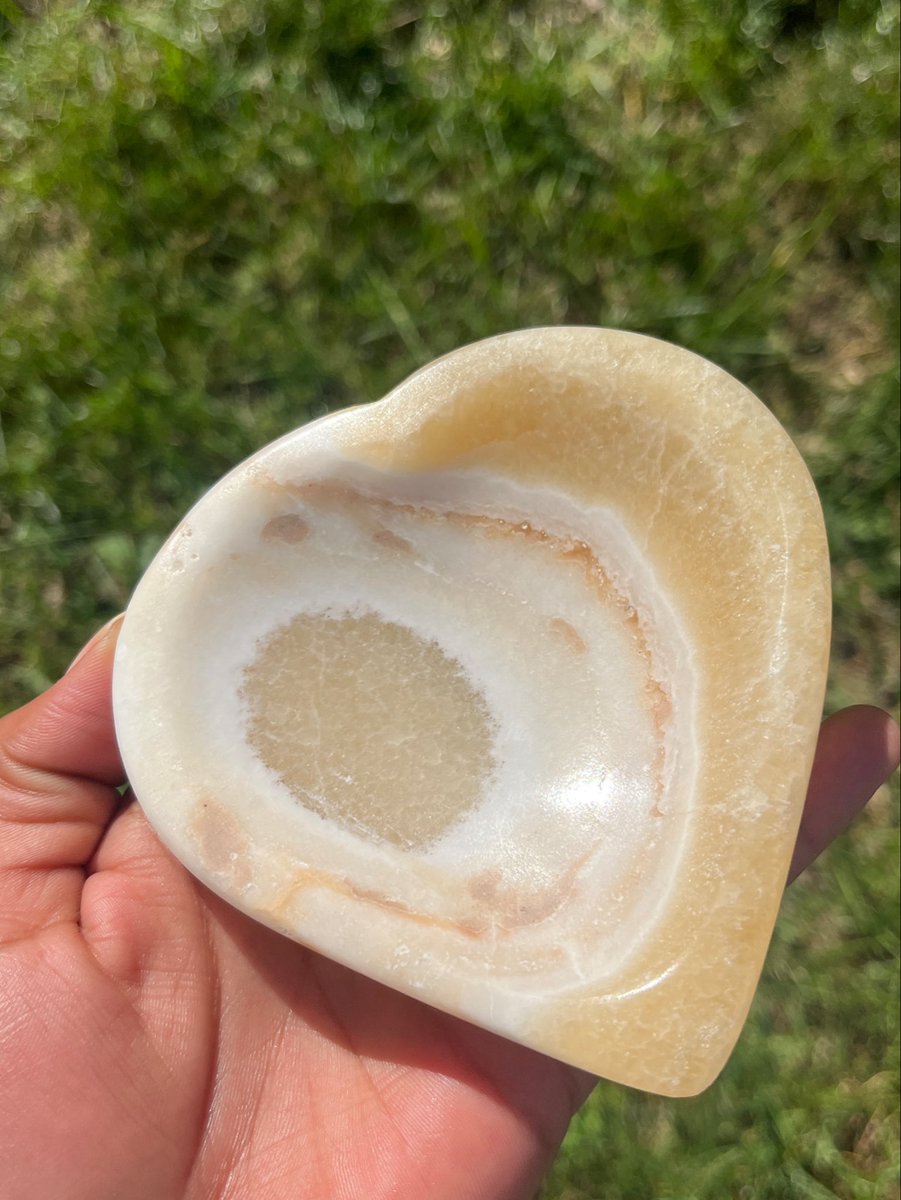 ashanism's tweet photo. More hearts !!! 👀 Since the Blue Calcite hearts sold out overnight?! Omg thank youuu 💕 I’ve only got 5 Onyx heart shaped bowls (or ashtrays for my fellow stoners) 🙂‍↕️✨🍃 up for grabs! 

Depop: sophisticatedignorance https://t.co/VDUqDblSzZ