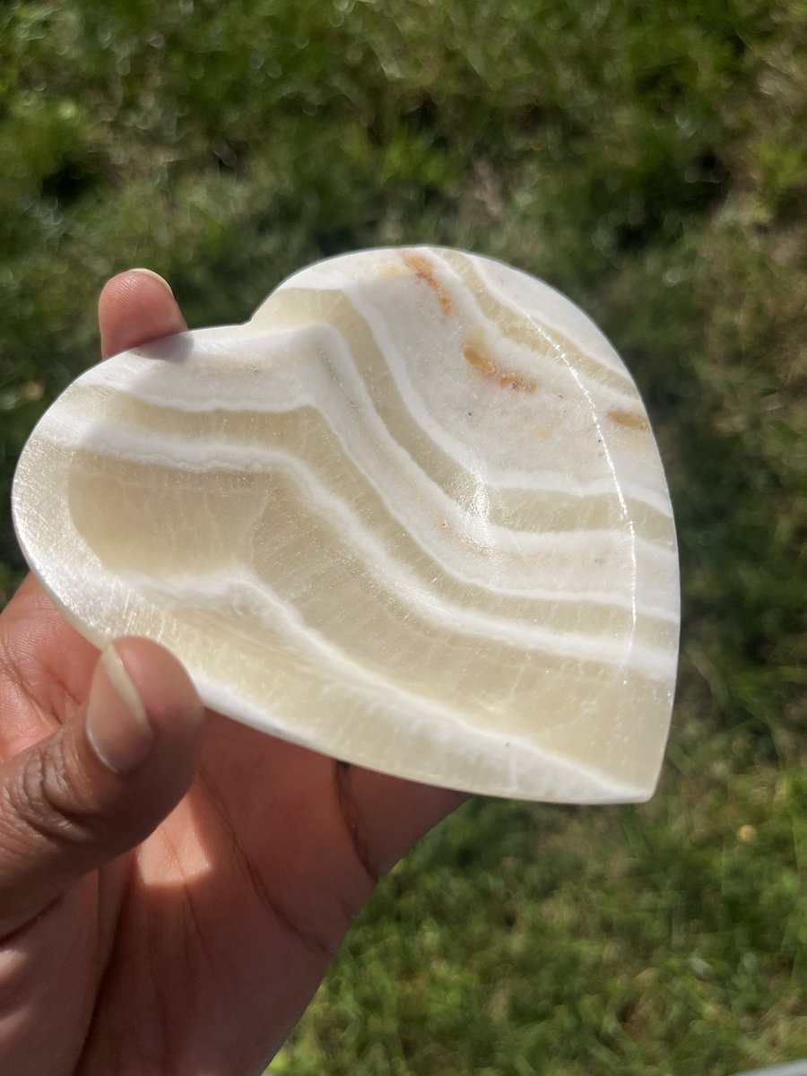 ashanism's tweet photo. More hearts !!! 👀 Since the Blue Calcite hearts sold out overnight?! Omg thank youuu 💕 I’ve only got 5 Onyx heart shaped bowls (or ashtrays for my fellow stoners) 🙂‍↕️✨🍃 up for grabs! 

Depop: sophisticatedignorance https://t.co/VDUqDblSzZ