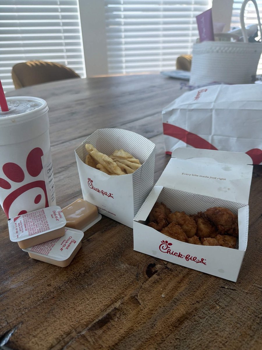 coycats's tweet photo. yummeh https://t.co/4y73irnt68