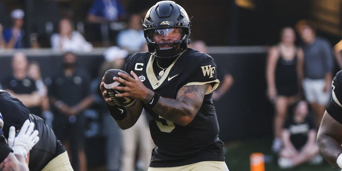 CFBKings's tweet photo. Wake Forest QB Gio Lopez is the highest graded quarterback in the Power 4 this season, according to PFF.

Week 1: 389 total yds, 3 pass TDs, 0 INT
Week 2: 283 total yds, 3 total TDs, 0 INT
Week 3: 312 total yds, 3 pass TDs, 1 INT
Week 4: 240 total yds, pass TD, 0 INT
Week 5: 353 total yds, 5 total TDs, 0 INT
Week 6: 313 total yds, 4 total TDs, 0 INT
Week 7: 318 total yards, 4 pass TDs, 0 INT

2,200 total yards, 23 total TDs, 1 INT