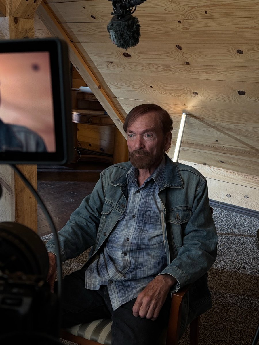 ParaN_rmal's tweet photo. Luigi Vendittelli, the man behind the Bob Lazar "S4" documentary, is working on a new Travis Walton documentary. 

Luigi &amp; Travis have been friends for many years... https://t.co/TGcLDCVLAB