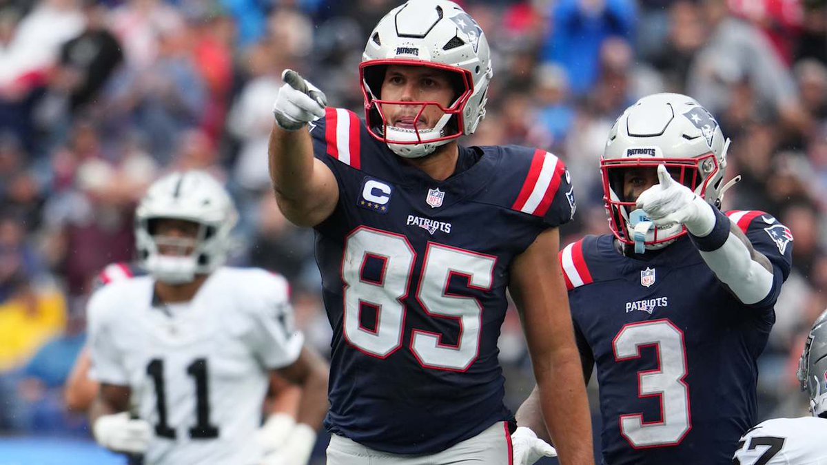 sloprules's tweet photo. Hunter Henry could get 34+ receiving yards on one sweet, sweet little go route tonight. https://t.co/57QFdwmjxD