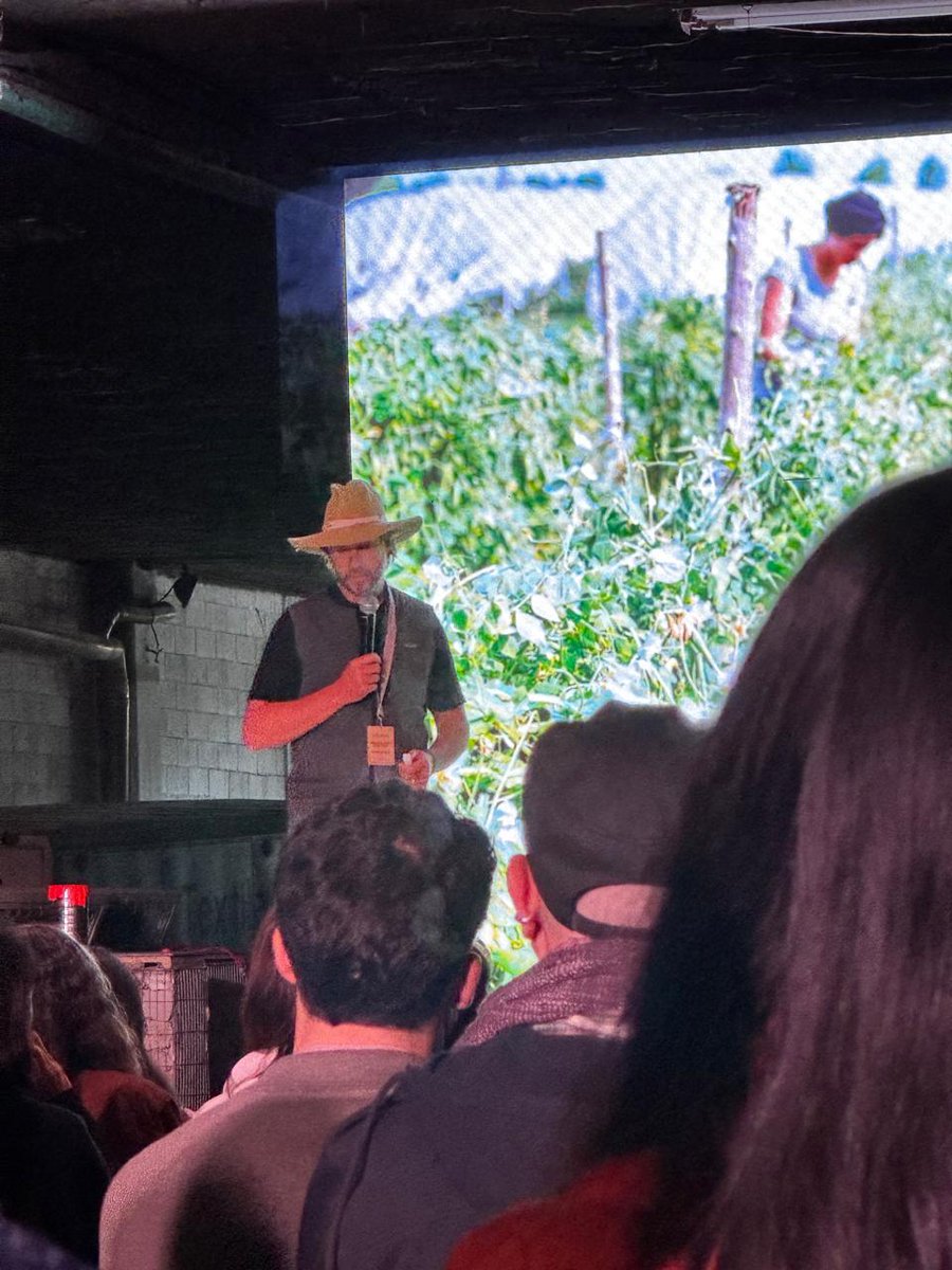 CanEmbMexico's tweet photo. It was a pleasure to collaborate with The SEED Collective and make it possible for Canadian agroecology expert Jean-Martin Fortier to participate in the 2nd Global Meeting on Fertile Soil, Biomaterials, and Regenerative Projects SEED 2026. 👨‍🌾👩‍🌾🥔

#Agriculture #Environment https://t.co/Wh4b1ugv4C
