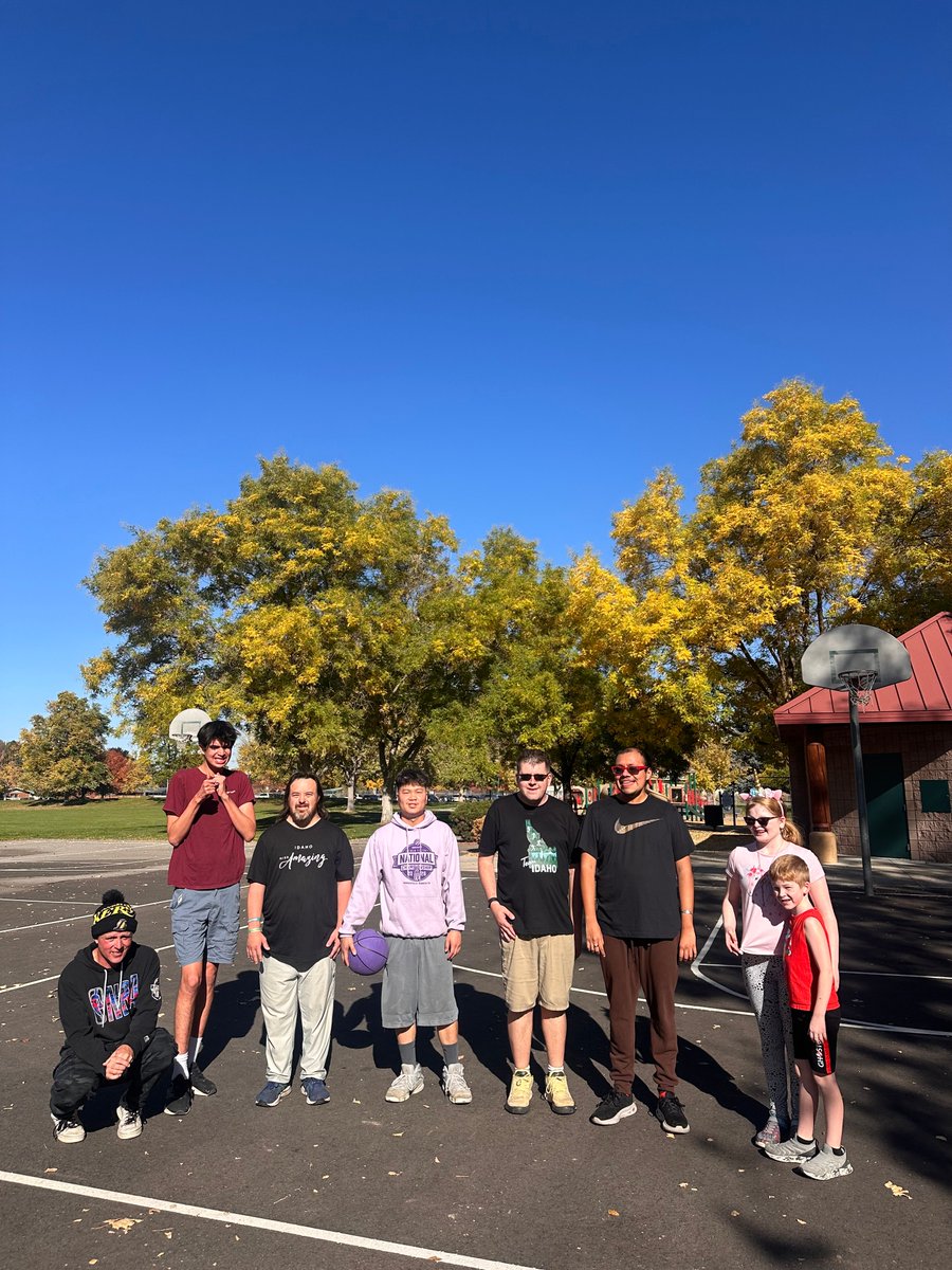 SOID's tweet photo. It was a fun day on the court today ⛹️ for Fitness in the Park! Today was Oliver's Activation- this is when our Health Messenger (Oliver) leads an activity and today, it was basketball practice and a scrimmage.🏀  Great job to all who participated and got movin'! 🤩 https://t.co/CpLafu5qp0