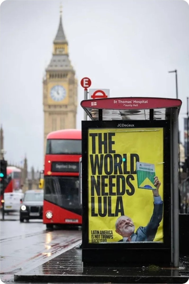 WTh_Bill's tweet photo. O mundo precisa de Lula, diz o cartaz em Westminster, Londres. https://t.co/6LjG21WVsg