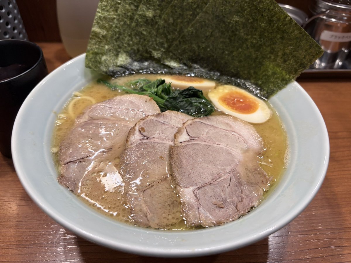 stickpanumaiyo's tweet photo. 私にとっての #超フィバ推し  はラーメンです！
同じ種類でも店によって味が全然違って、自分だけのとっておきのラーメン屋さんを探すのが大好きです！
もちろん旅先でご当地ラーメンを食すのもまた乙なものですな！

#超フィバ推し #超フィバエピ https://t.co/b3QRSM8Qzr