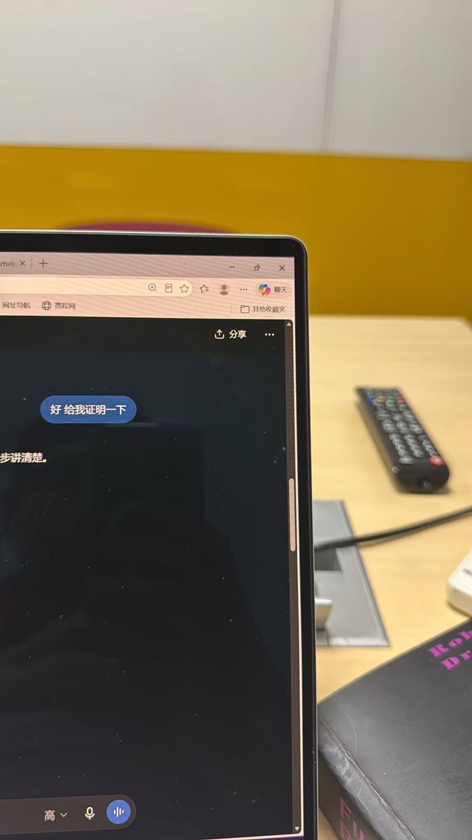 laptoprock_'s tweet photo. 外人眼里我就是在图书馆里认真备考复习的学生，实际乖学生的表面下还有这么多不为人知的秘密 https://t.co/NyQIXycmjS