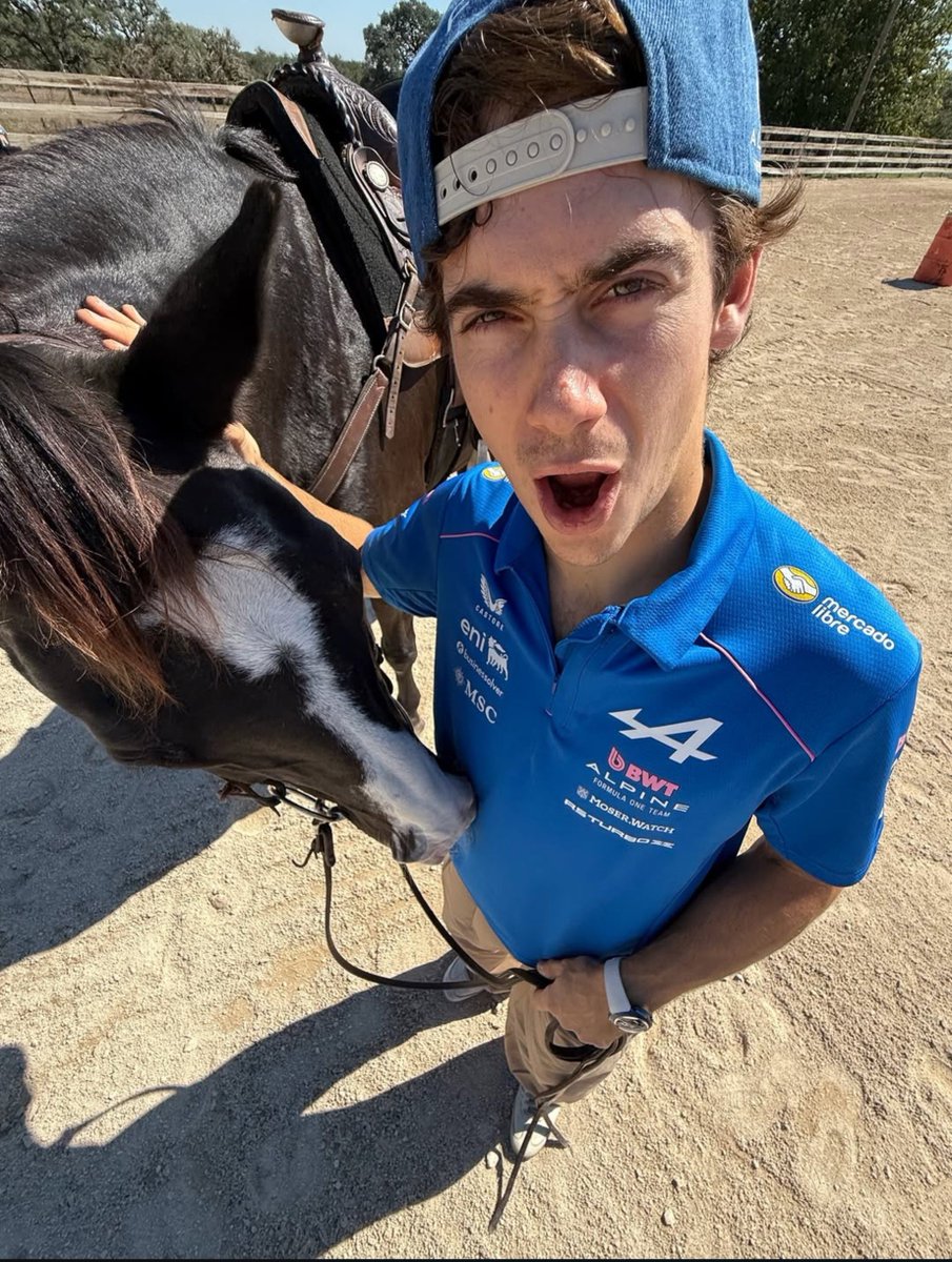 rubiuhfernet's tweet photo. alpine nos da más fotos y contenido que franco por dios volve gordo te extraño https://t.co/2L70WkgVT2
