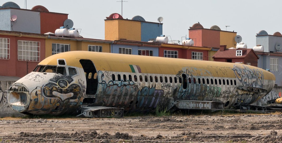 DeltaTrader90's tweet photo. @n194at @FlyTransWorld @FlyTWA @LGAairport @MD80com @edelweiss330 Ultimately became a British Midland airplane (G-BMAC)   then a TAESA airplane (XA-SZC) then dismantled and transported by road to a scrapyard in Toluca. I follow this one because I have about 50 hours as PIC on this bird. Those were the days.  

Best Capt J Buck, ATP DC-9 https://t.co/SKMcuxo5PR