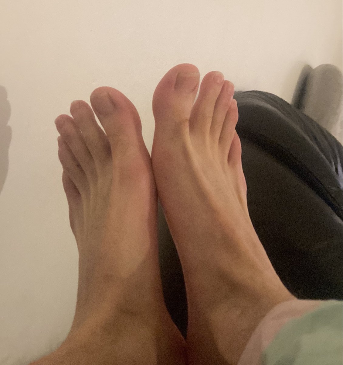 FAr72966's tweet photo. Mes beaux pieds tu les trouves comment ? 😘💋😛😇😇🇫🇷 #feet #feetfetısh #feetworshi̇p #FeetOfTheDay #feetworshi̇p #feetِ #feetcandid #feetfinder #feetpic #feetgodess #Nfswt #nfsw #solo #Sololeving #frenchmodel https://t.co/tge4bm9qdC