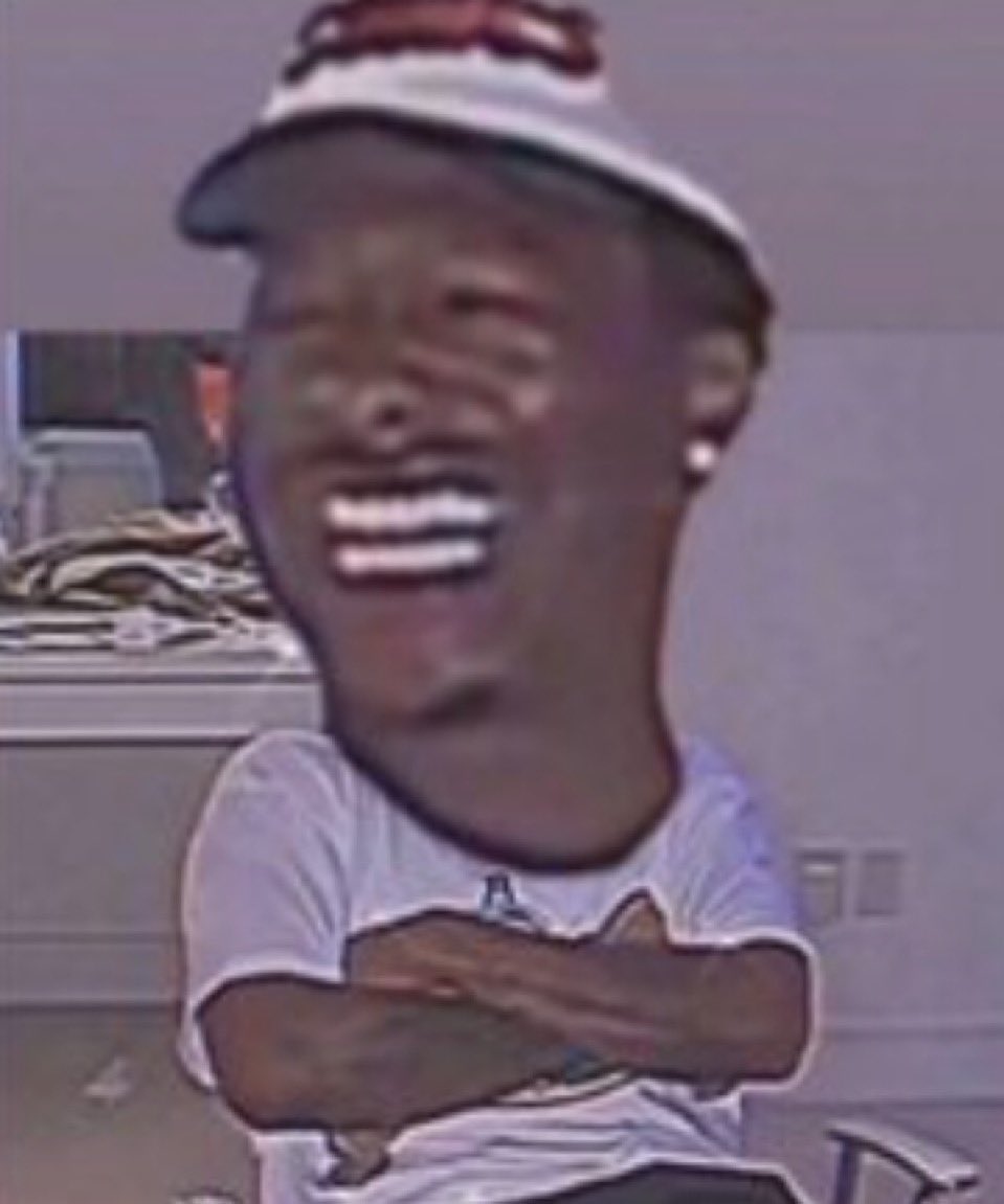 ThatguyMaxFr's tweet photo. Gotta deal with these stupid niggas till 8 plays https://t.co/PVYnQ7AFrS