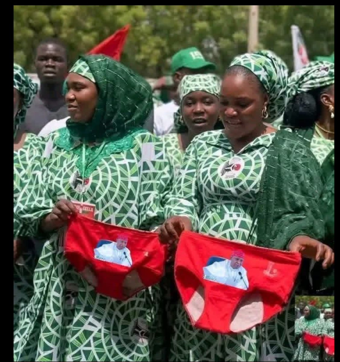 EverythingTunde's tweet photo. Politics is crazy gan 😂 https://t.co/gS0m14cptD