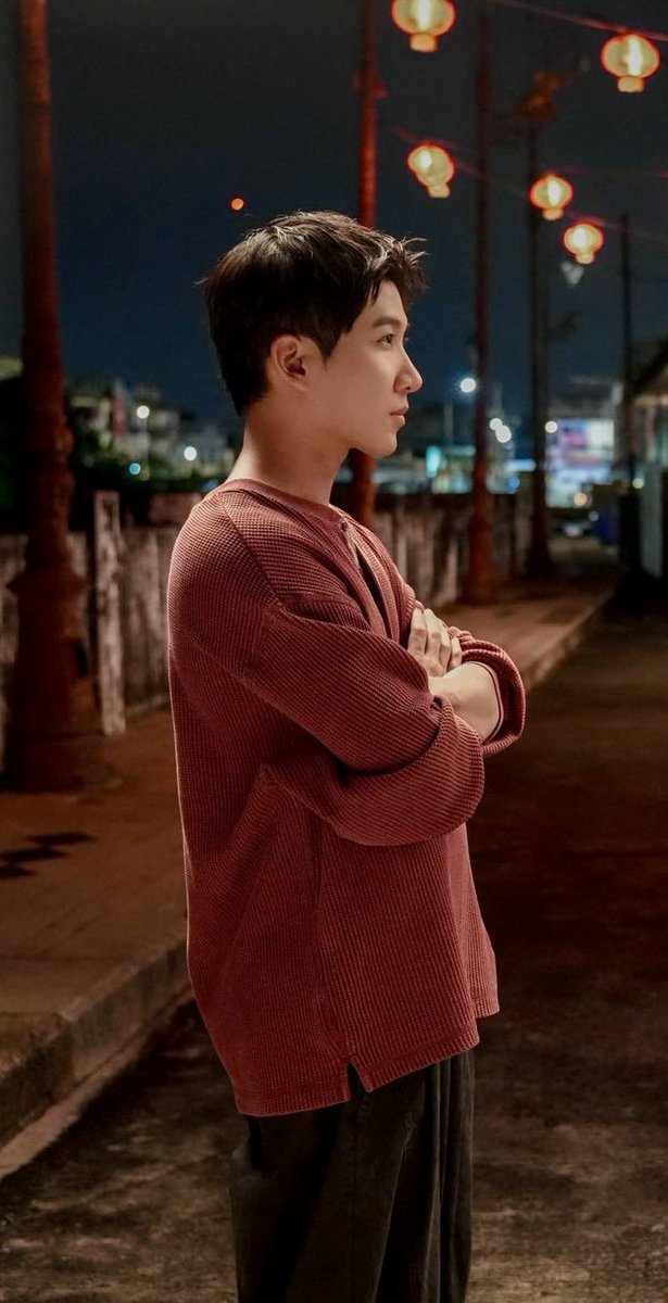 hubboyslove's tweet photo. REIS DA QUÍMICA! #FirstKhaotung em fotos das gravações de ‘The Invisible Dragon’, BL sobre dois dançarinos da dança do dragão. https://t.co/qV7D3mIeZw