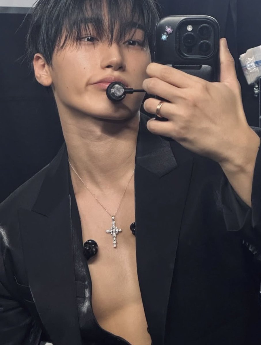 8tinydoll's tweet photo. if you look like them hmu immediately. thx <3 #AtinySelcaDay #ATSD #ATEEZ https://t.co/qkWqyisdrt