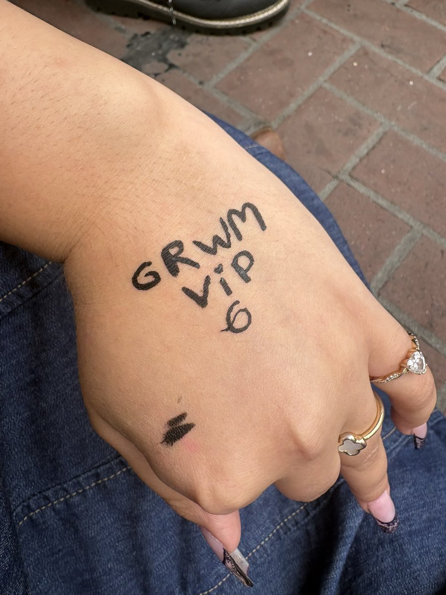 RevolvingSab's tweet photo. RAHHH https://t.co/VpIrnxexgF