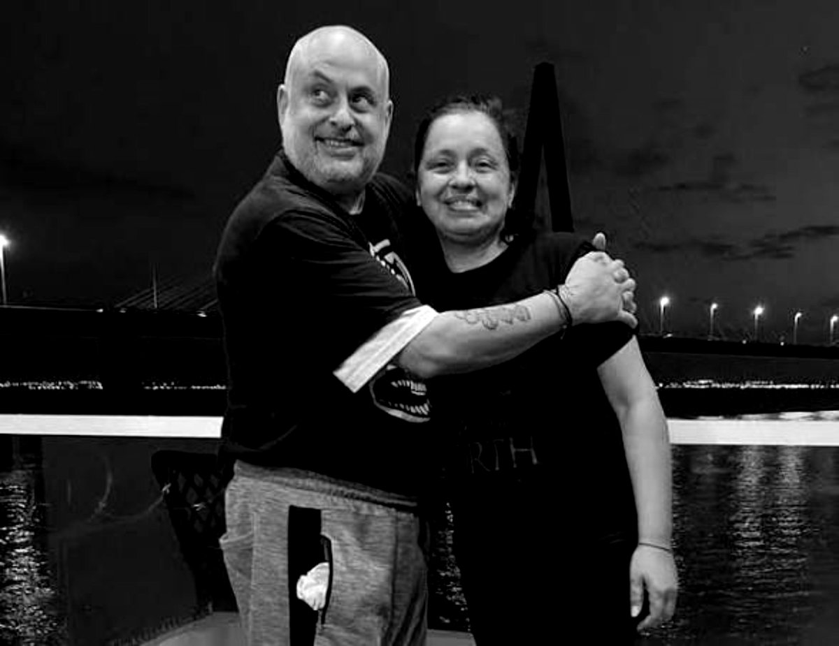 CuartoPoder_Py's tweet photo. 🔴 ¿OPOSICIÓN UNIDA O DIVIDIDA? YOLANDA PAREDES CONFIRMA SU CANDIDATURA PRESIDENCIAL POR CRUZADA NACIONAL
Vía @abcdigital

◾La senadora Yolanda Paredes aceptó el pedido de las bases de Cruzada Nacional para liderar la chapa presidencial, mientras que Paraguayo "Payo" Cubas pugnará por un lugar en el Senado.

◾Paredes explicó que su postulación responde a una solicitud formal de dirigentes y presidentes distritales. Aclaró que tras la decisión de Payo Cubas de buscar una banca en la Cámara Alta, el partido se reestructuró y solicitó su candidatura para la Presidencia de la República.

◾La legisladora remarcó estar abierta a conversar con otros sectores de la oposición como Miguel Prieto y precandidatos del PLRA para acordar un mecanismo transparente de selección y lograr una candidatura única presidencial, citando como ejemplo de éxito la estrategia unificada con Soledad Núñez en Asunción.

◾Tras las fugas de parlamentarios hacia el oficialismo, admitió el impacto negativo en la credibilidad del partido. Anunció la revisión de estatutos e implementación de exigencias éticas y de formación para integrar las listas, buscando evitar que figuras que no estén a la altura de las circunstancias vuelvan a acceder a cargos electivos a través de su espacio político.