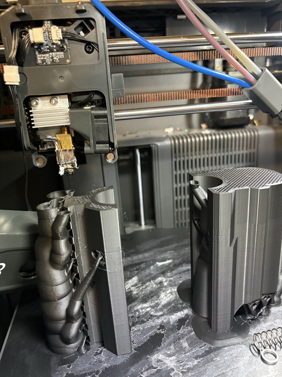 atari6900's tweet photo. Boy do I love dissembling my machine during the middle of a print
Reminds me of my fucking ender 3 https://t.co/DWxWbAFsZo