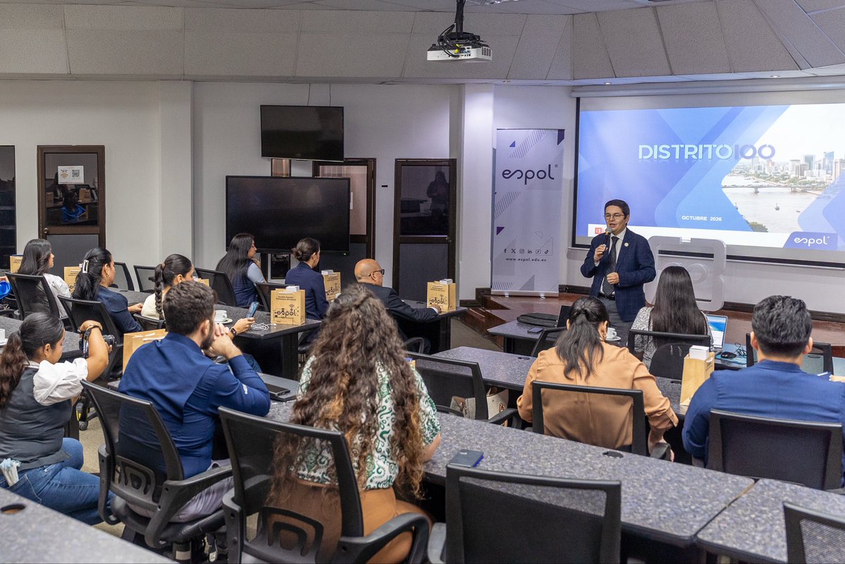 espol's tweet photo. La #ESPOL reunió a representantes de distintas organizaciones en el Desayuno Empresarial 2026, donde presentó iniciativas de innovación, formación continua y empleabilidad para fortalecer la colaboración con el sector productivo.  Conoce más en: https://t.co/YCRHdgFJ6W https://t.co/o8jKf45P1T