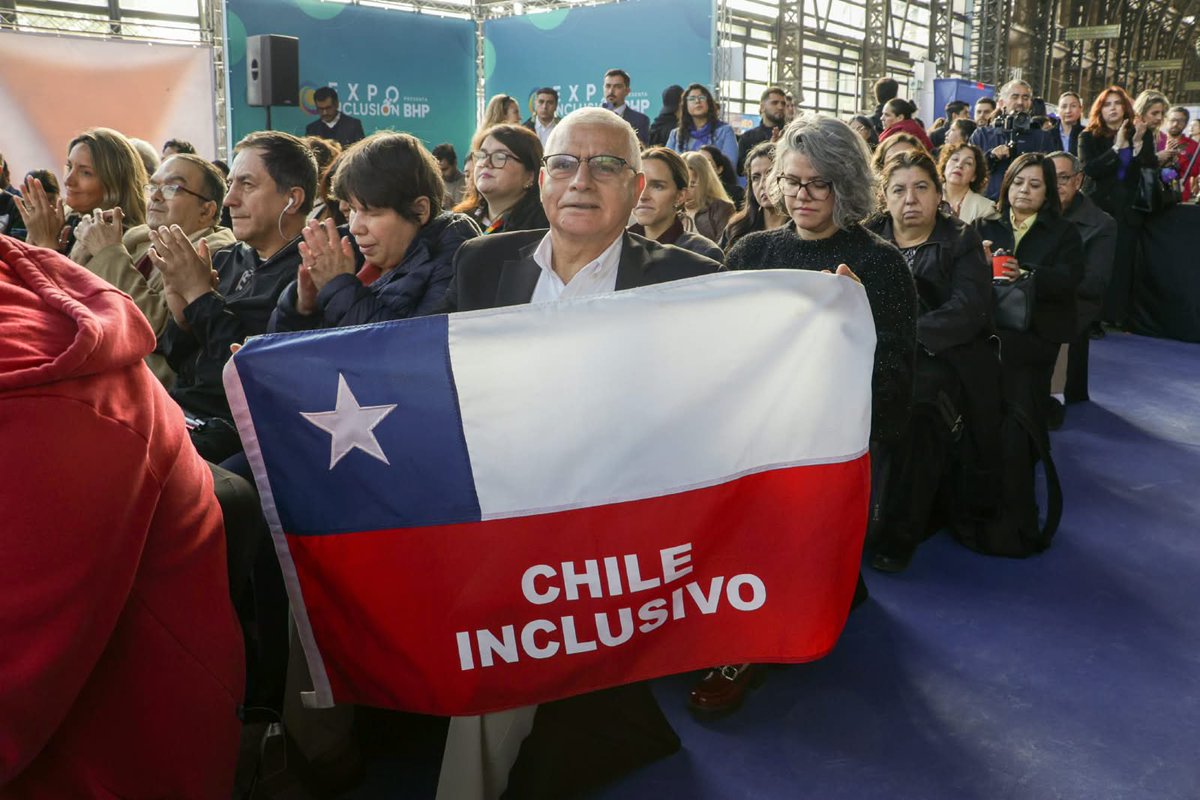 RegCivil_Chile's tweet photo. ¡Presentes en la #ExpoInclusión! 🇨🇱

Nuestro equipo de Atención en Terreno desplegó sus operativos móviles para acercar cédulas, pasaportes y Clave Única, garantizando el derecho a la identidad sin barreras. 💙

Avanzamos por un servicio más cercano e inclusivo 🫱🏻‍🫲🏼✨ https://t.co/jXweDdddkO