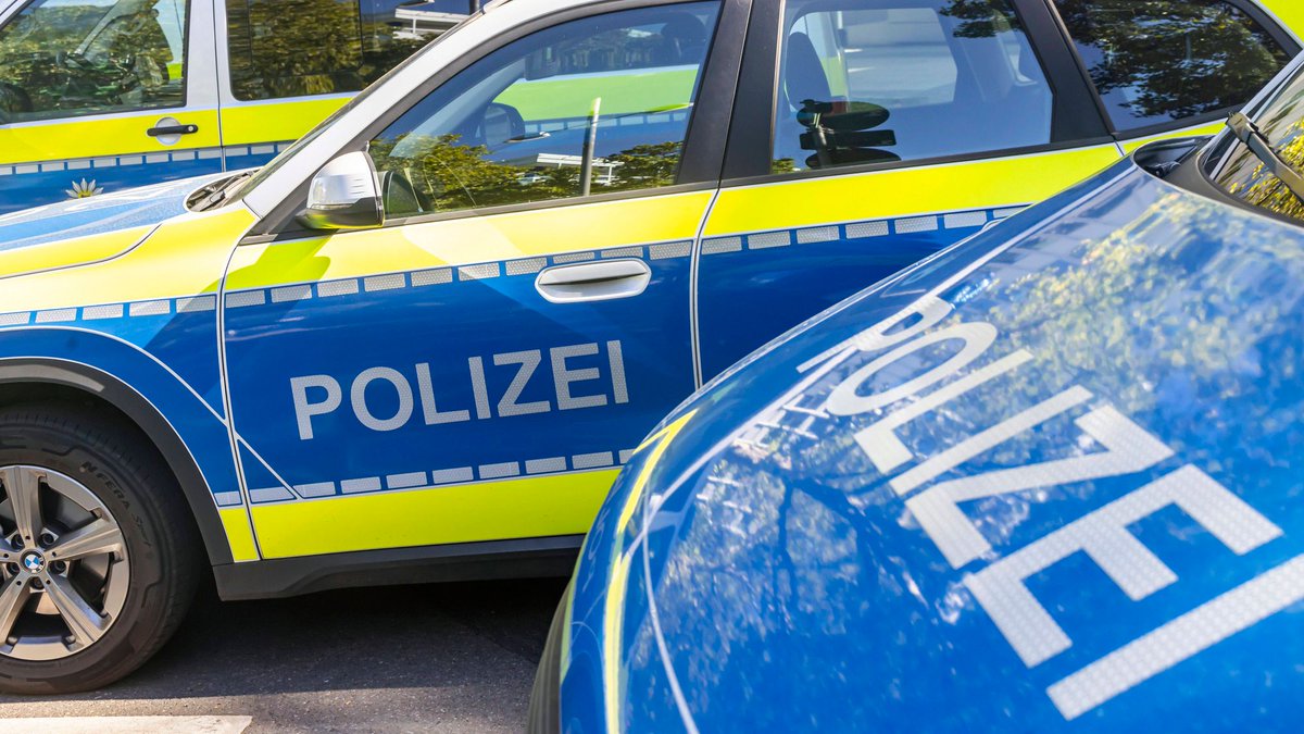 RailScopeEU's tweet photo. 🚄 Police Warn: Avoid Train Station Near Stuttgart https://t.co/C3ptt4BwKN #Rail #DE https://t.co/cTdCa84ciB