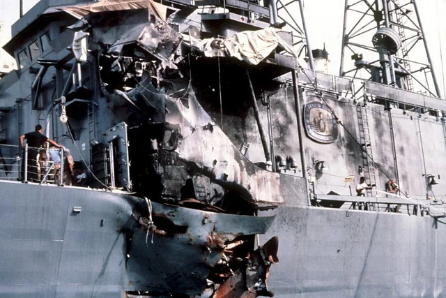 soil_owner's tweet photo. Well that's a very large warhead, definitely not just a drone.

For reference, this is the damage caused to HMS Boxer following two RGM-84 Harpoon hits in the same spot, and then USS Stark after sustaining two hits from Iraqi AM-39 Exocet missiles.

This ship has similar damage! https://t.co/YC9qpQTii9