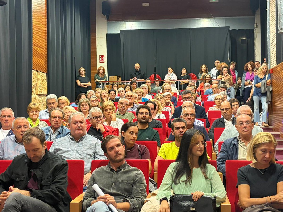 AytoMurcia's tweet photo. Espacio Estación empieza a construir su futuro con una gran participación ciudadana.

Vecinos, asociaciones y entidades han aportado sus ideas para definir los usos de este espacio, en el inicio de este proceso participativo.

📍 Centro Municipal García Alíx https://t.co/aDKWO6zoV4