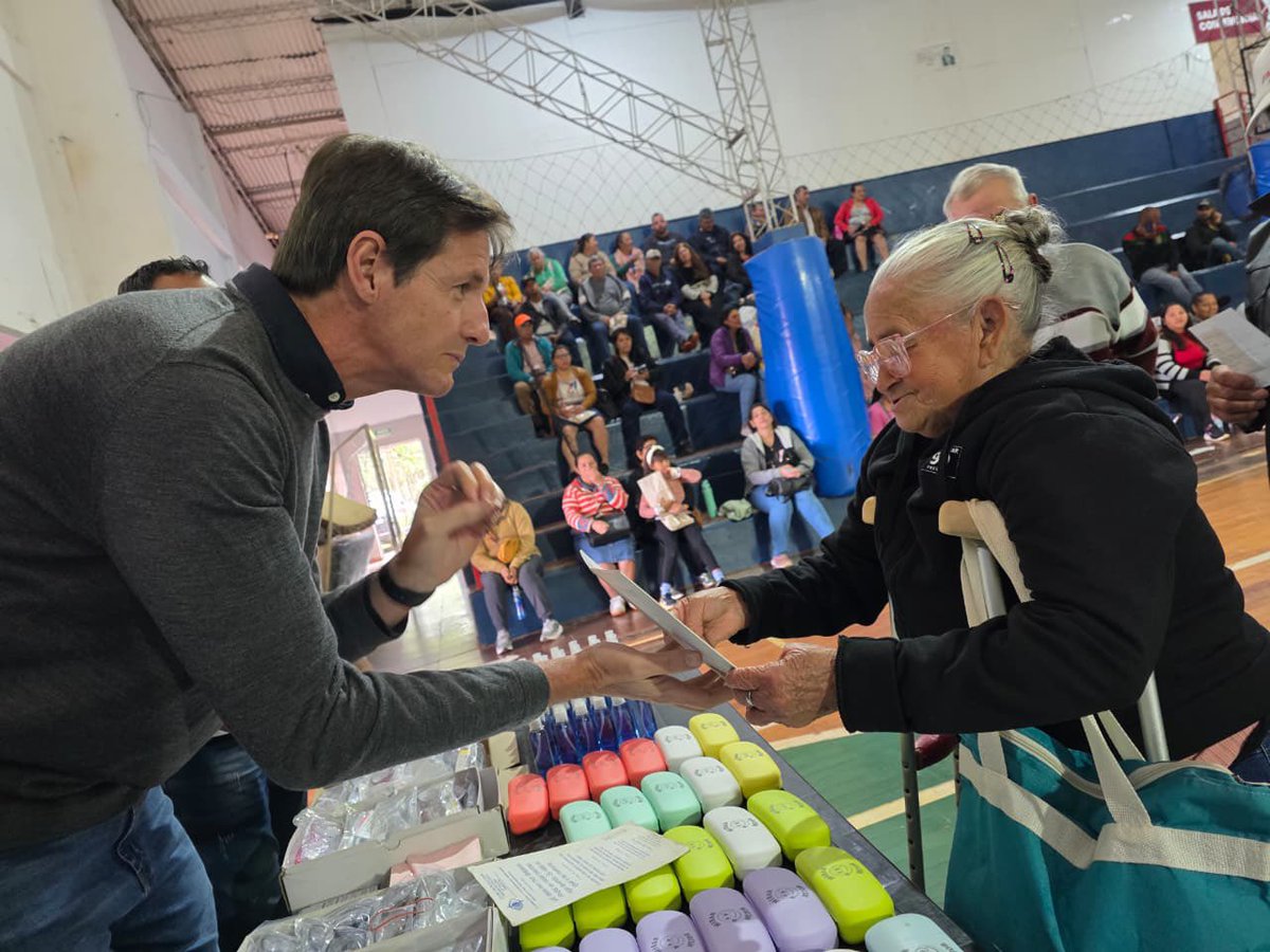 rdecut's tweet photo. Mirar Mejor llegó por primera vez a San Vicente 👓

Administrar con responsabilidad, trabajar con eficiencia y actuar con sensibilidad social es el compromiso de una gestión que busca dar respuestas concretas a la comunidad.

Con 96 operativos realizados y más de 19.000 vecinos atendidos, Mirar Mejor continúa ampliando el acceso a la salud visual en toda la provincia.