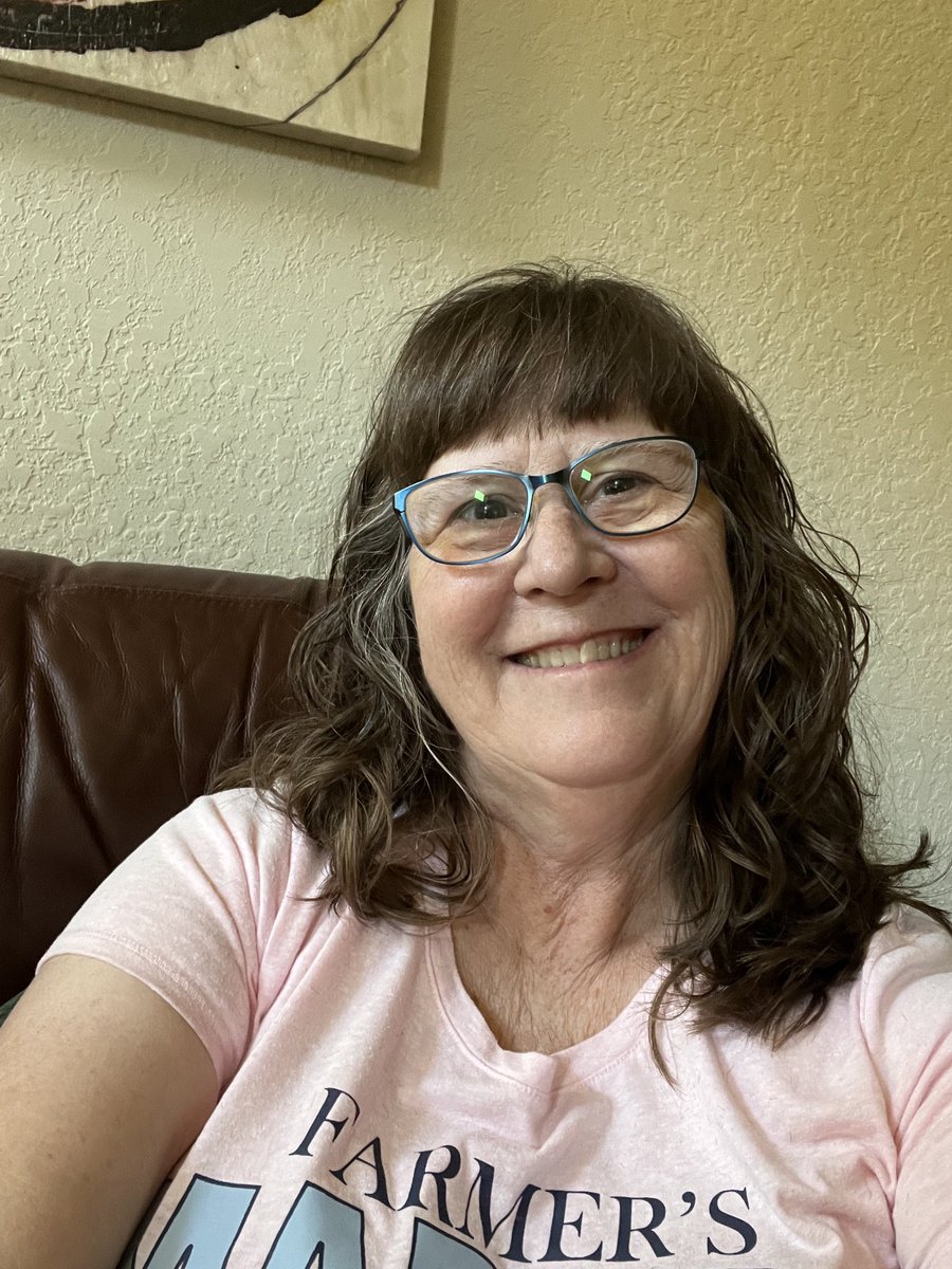 jeanbien50's tweet photo. 3-4 inches shorter gave me my curl back! https://t.co/9D3iCXHT5F