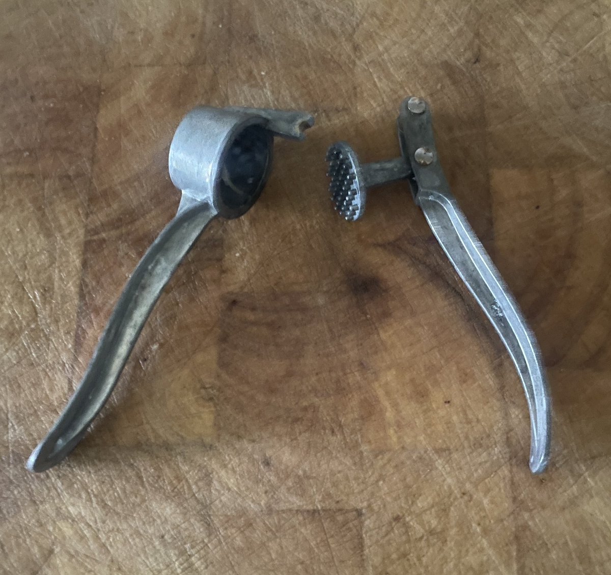 NathanClay_'s tweet photo. After approximately 20 years I have to say farewell to my garlic press #firstworldproblems https://t.co/RqAzWaJORF