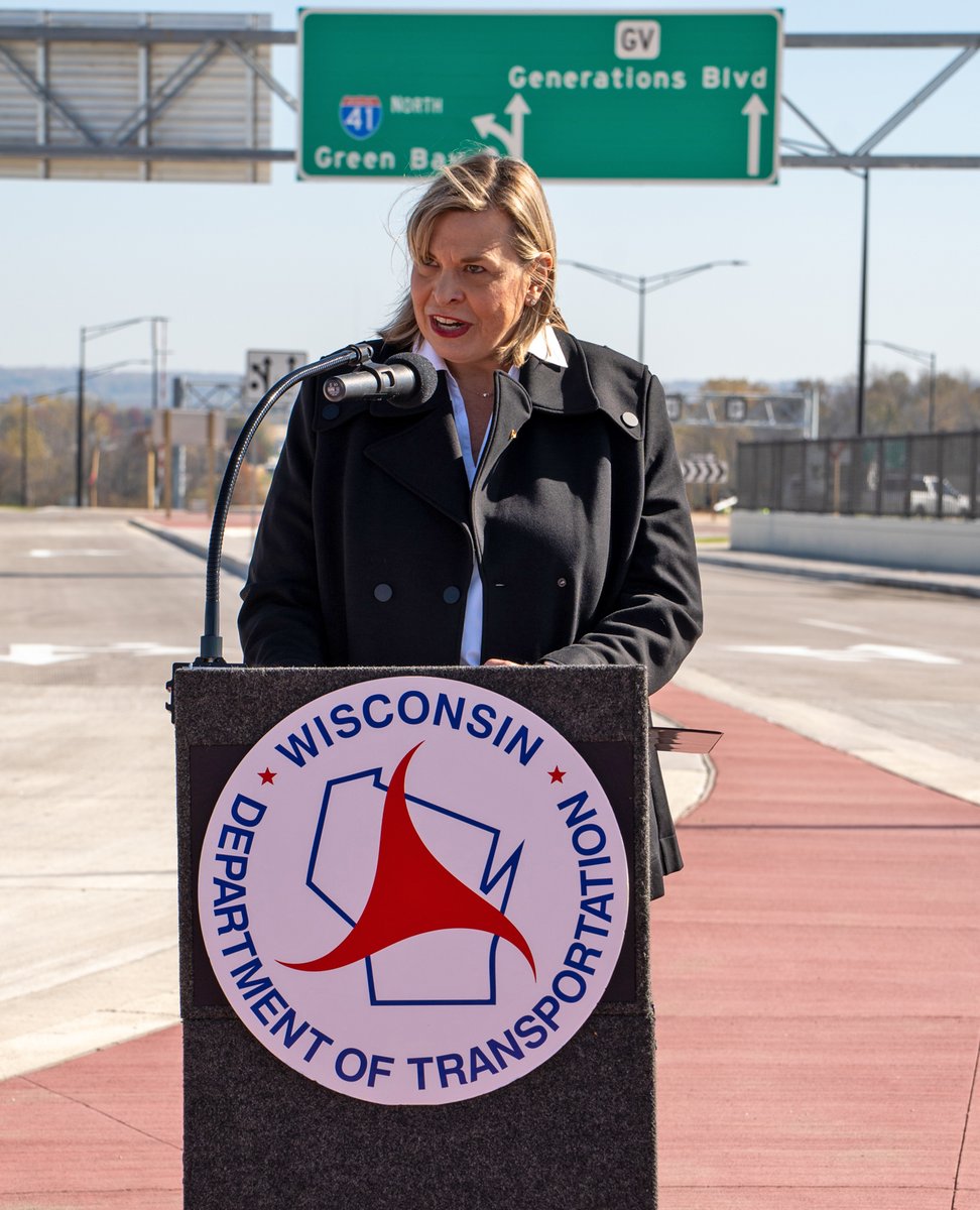 WisconsinDOT's tweet photo. Gov. Evers and WisDOT Secretary Kristina Boardman joined Brown County leaders today to celebrate the completion of the new Interstate 41 and Southbridge Road interchange near De Pere. https://t.co/kXUP3uiZJE