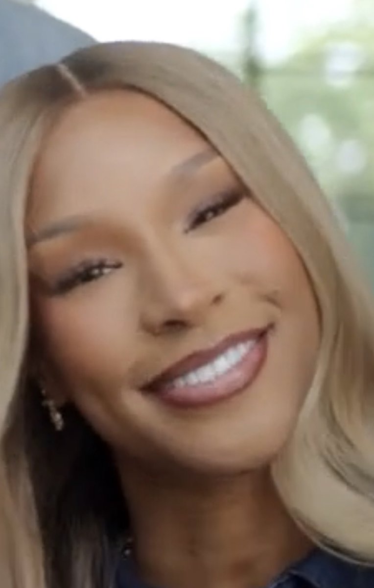 TellYeThat14's tweet photo. @attackdogX Why are American negresses like this an affectation of what they wish they were? The mannerisms, the porcelain, the wig. 

It genuinely bewilders me. https://t.co/nIW6MW9f7r