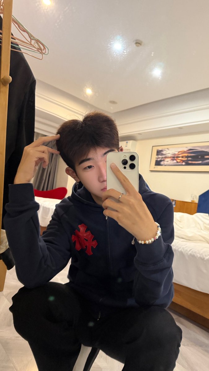 Wr82175176's tweet photo. 人和人最舒服的距离是-15cm… https://t.co/D8AU6sB1wr