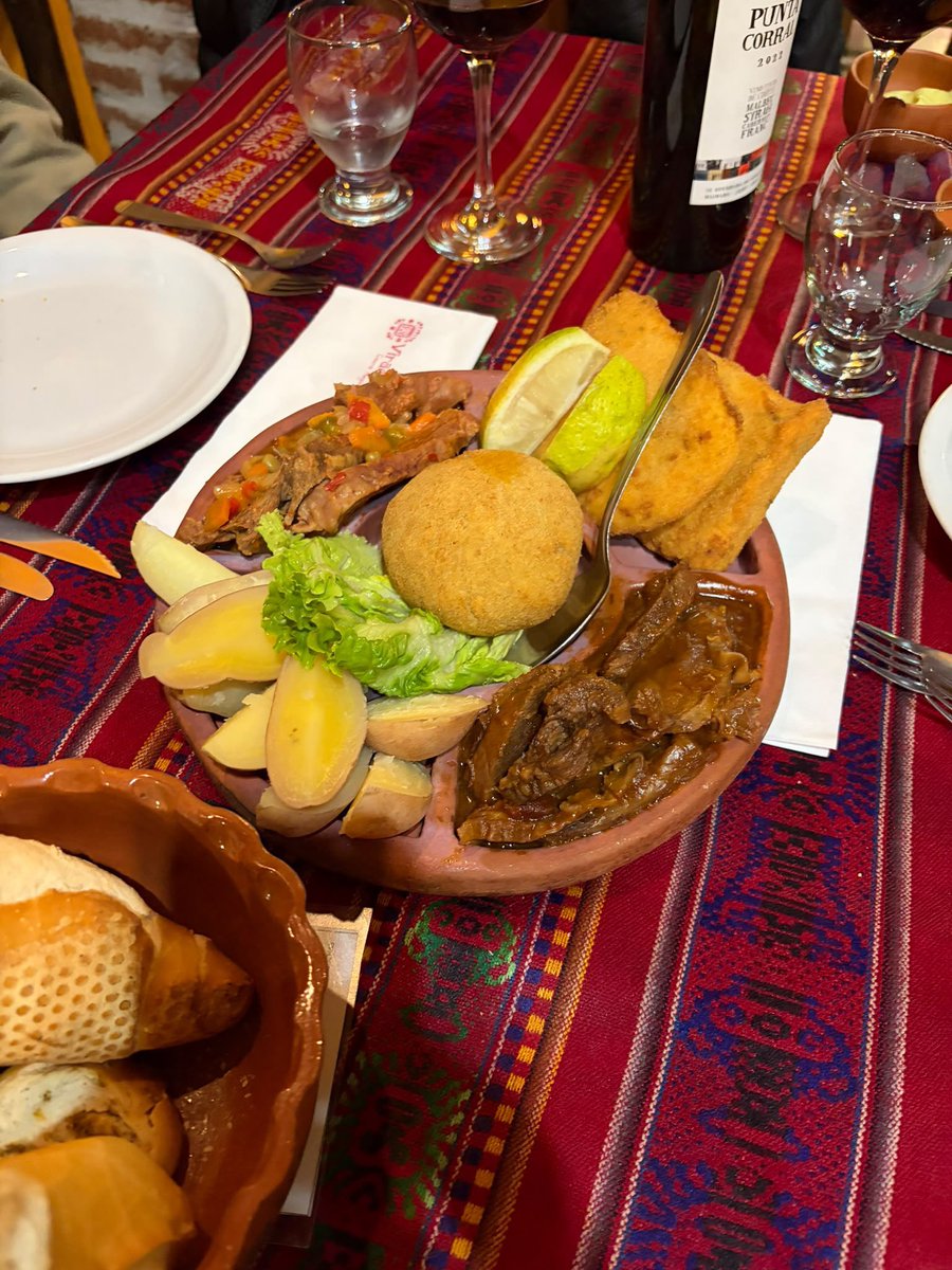 embajadorjpnarg's tweet photo. 🇯🇵🤝 Durante mi estadía, tuve el agrado de reunirme con integrantes de la Asociación Japonesa de Jujuy y disfrutar de la gastronomía regional, ¡incluyendo una recomendación especial con carne de llama! 🍽️ https://t.co/6TeJ6vGA5c