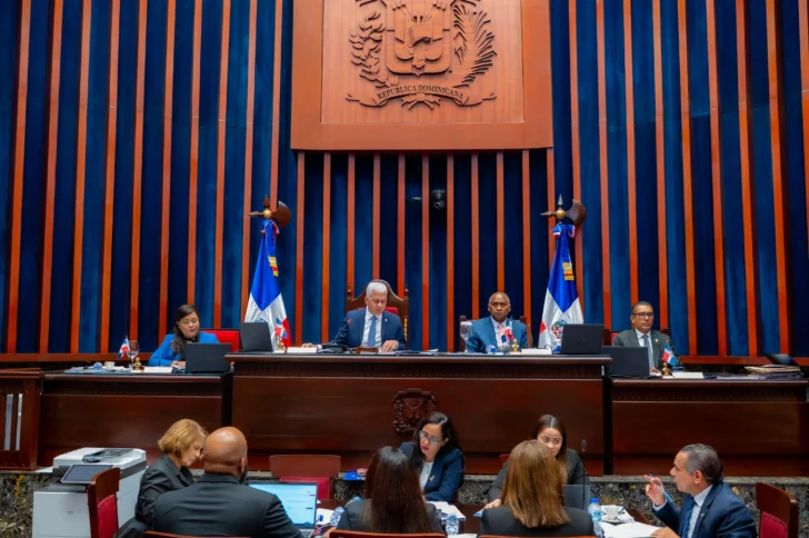 acentodiario's tweet photo. Senado aprueba de urgencia reforma al Código Penal y fija entrada en vigor para noviembre de 2028

🔗https://t.co/IMTaWiVlqN #Acento https://t.co/0mPhUD46Yu