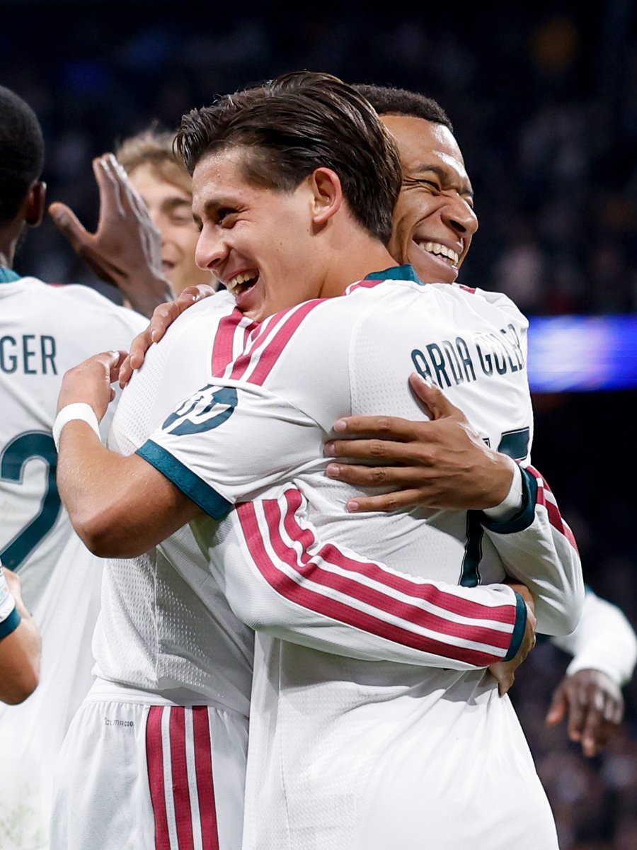 realmadriden's tweet photo. How may I assist you? 🔄 https://t.co/zADeU5D0Vx
