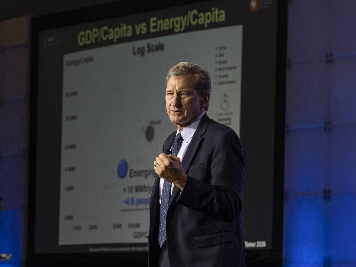 SPEtweets's tweet photo. A full house in Grand Ballroom for the #ATCE2026 Keynote Luncheon!

Scott Tinker, Director Emeritus of the Bureau of Economic Geology, is tackling one of the biggest questions in energy: What role will molecules play in a secure energy future? https://t.co/nmnp9v8z5j
