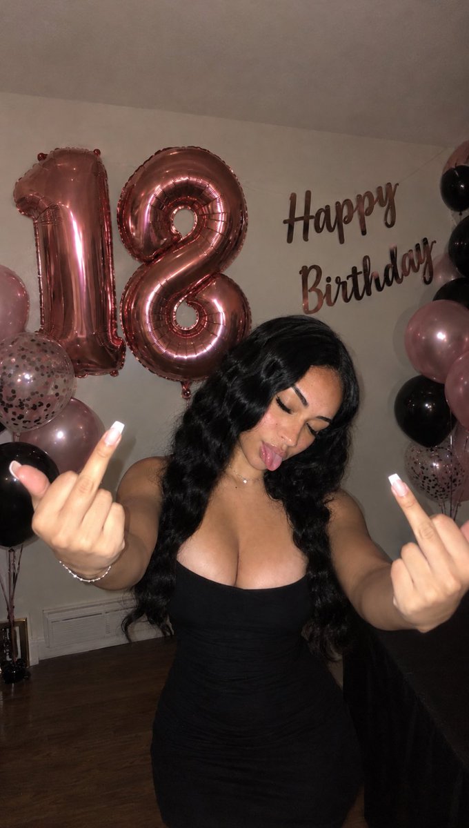 xprincesskali's tweet photo. who’s buying my first legal drink?🍾 https://t.co/YdXLPb5nDD