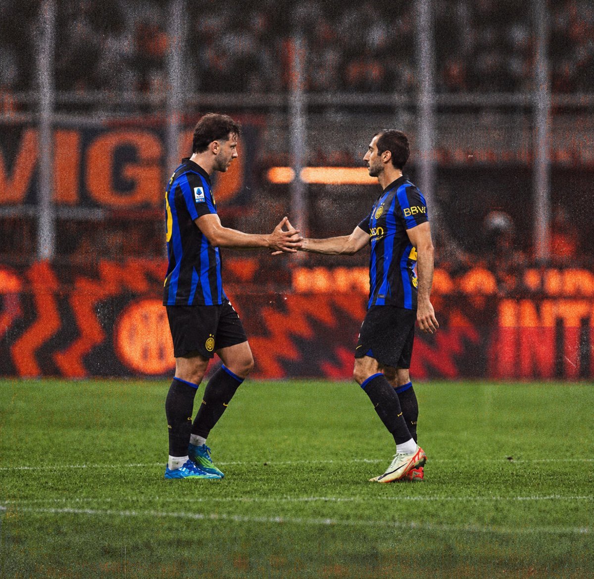 Azuri99's tweet photo. ميختاريان &amp; اغوستو 

اسباب فوز انتر اليوم 🔵⚫🇮🇹 https://t.co/6QWijKrc4c