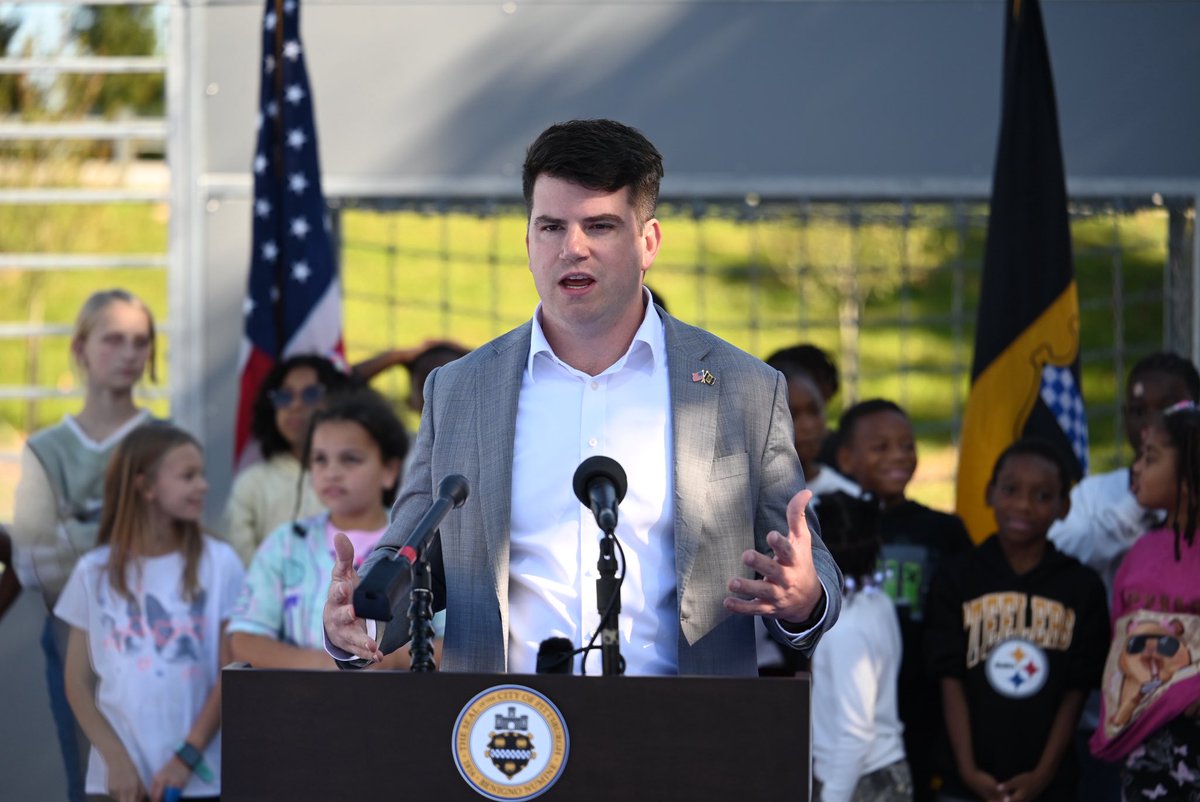 PGHDistrict3's tweet photo. Gooooooal!! A new space for soccer at Ormsby Park!⚽️🥅

This public mini-pitch was donated by U.S. Soccer Foundation and Philadelphia Soccer 2026. CitiParks is planning some fun programming here - stay tuned South Side!🏟️ https://t.co/Ek7u1xK4XN