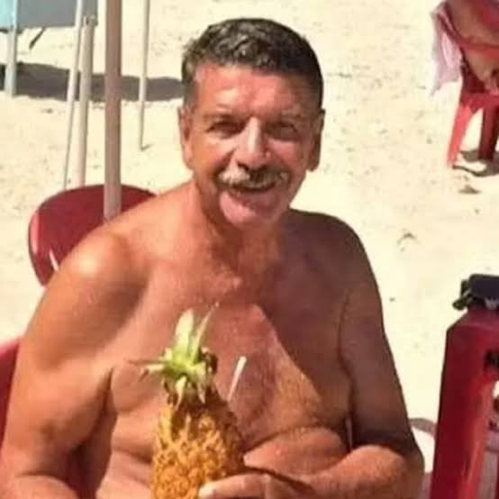 VladimirAras's tweet photo. CASO NARBONDO: HOMICÍDIOS COMETIDOS NA ARGENTINA HÁ MAIS DE 50 ANOS SERÃO PUNIDOS NO BRASIL

O STJ homologou condenação italiana de Mato Narbondo, agente da Operação Condor

Trata-se de uma decisão importantíssima do STJ sobre a Operação Condor, a rede de cooperação clandestina entre as ditaduras do Cone Sul nos anos 1970.

A Corte Especial homologou (HDE 8.001/EX, rel. Min. Sebastião Reis Júnior) a sentença italiana que condenou à prisão perpétua o ex-militar uruguaio-brasileiro Pedro Antonio Mato Narbondo, integrante do aparato repressor uruguaio. 

Ele foi responsabilizado pelos homicídios de quatro cidadãos italianos – Gerardo Gatti, María Emilia Islas de Zaffaroni, Armando Arnone e Juan Pablo Recagno – sequestrados em Buenos Aires em 1976, cujos corpos nunca foram encontrados. 

Narbondo foi condenado por um tribunal de Milão. A decisão foi confirmada pelas instâncias superiores em Roma. 

Como Narbondo é brasileiro nato e não pode ser extraditado (art. 5º, LI, CF), a Itália pediu a transferência da execução da pena com base no art. 100 da Lei de Migração. 

O precedente Robinho (HDE 7.986/EX, referendado pelo STF no HC 239.162) abriu o caminho, mas o caso tinha particularidades: a pena perpétua, a possível prescrição de crimes ocorridos em 1976 e a alegada incidência da Lei de Anistia de 1979.

Todos esses óbices foram afastados pelo STJ. 

Com apoio na jurisprudência da Corte IDH (Barrios Altos, Gomes Lund e Herzog) e no controle de convencionalidade, o STJ entendeu que a anistia e a prescrição não podem impedir a punição de graves violações de direitos humanos. Rejeitou também as alegações de bis in idem, falta de citação e inépcia da denúncia. 

A pena perpétua foi comutada para 30 anos, com cumprimento imediato perante a Justiça Federal em Santana do Livramento/RS. Era essa a pena máxima permitida no Brasil, na época dos fatos. 

Em artigo publicado em 2023 na Revista do @mp_rs , eu já defendia a homologabilidade dessa sentença ([https://t.co/SWucb3N4DN]). 

⤴️ARAS, Vladimir. O reconhecimento de sentenças penais estrangeiras no Brasil: os casos Robinho, Falco e Narbondo. Revista do Ministério Público do Estado do Rio Grande do Sul, v. 93, p. 161–194, jun. 2023

Foi o que prevaleceu. 

Finalmente o STJ demonstrou real deferência à jurisprudência interamericana, numa perspectiva de res interpretata. 

A defesa ainda pode recorrer ao STF.