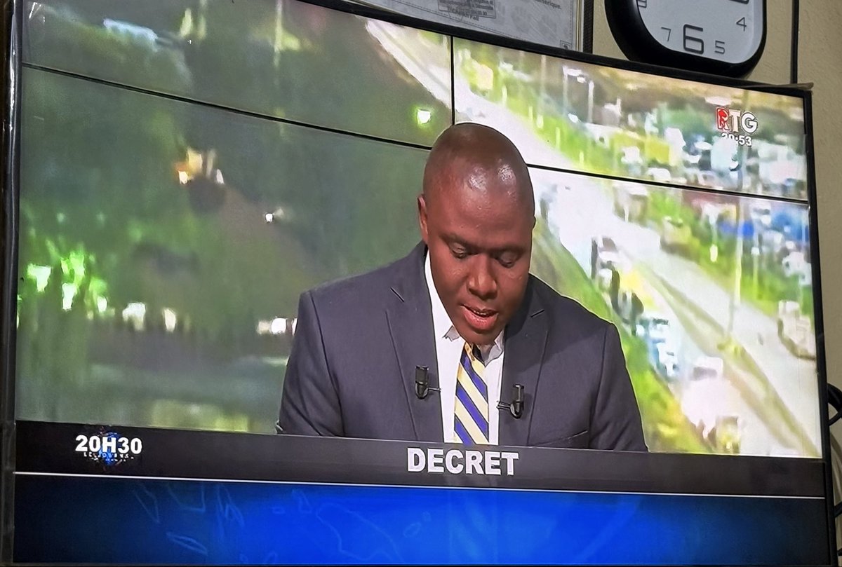 sbskalan's tweet photo. Dans quelle école de journalisme apprend-on qu'il faut obligatoirement lire en direct des décrets de plus de 30 minutes ?
#RTG #Guinee #Kibaro https://t.co/kKUGEphe7r