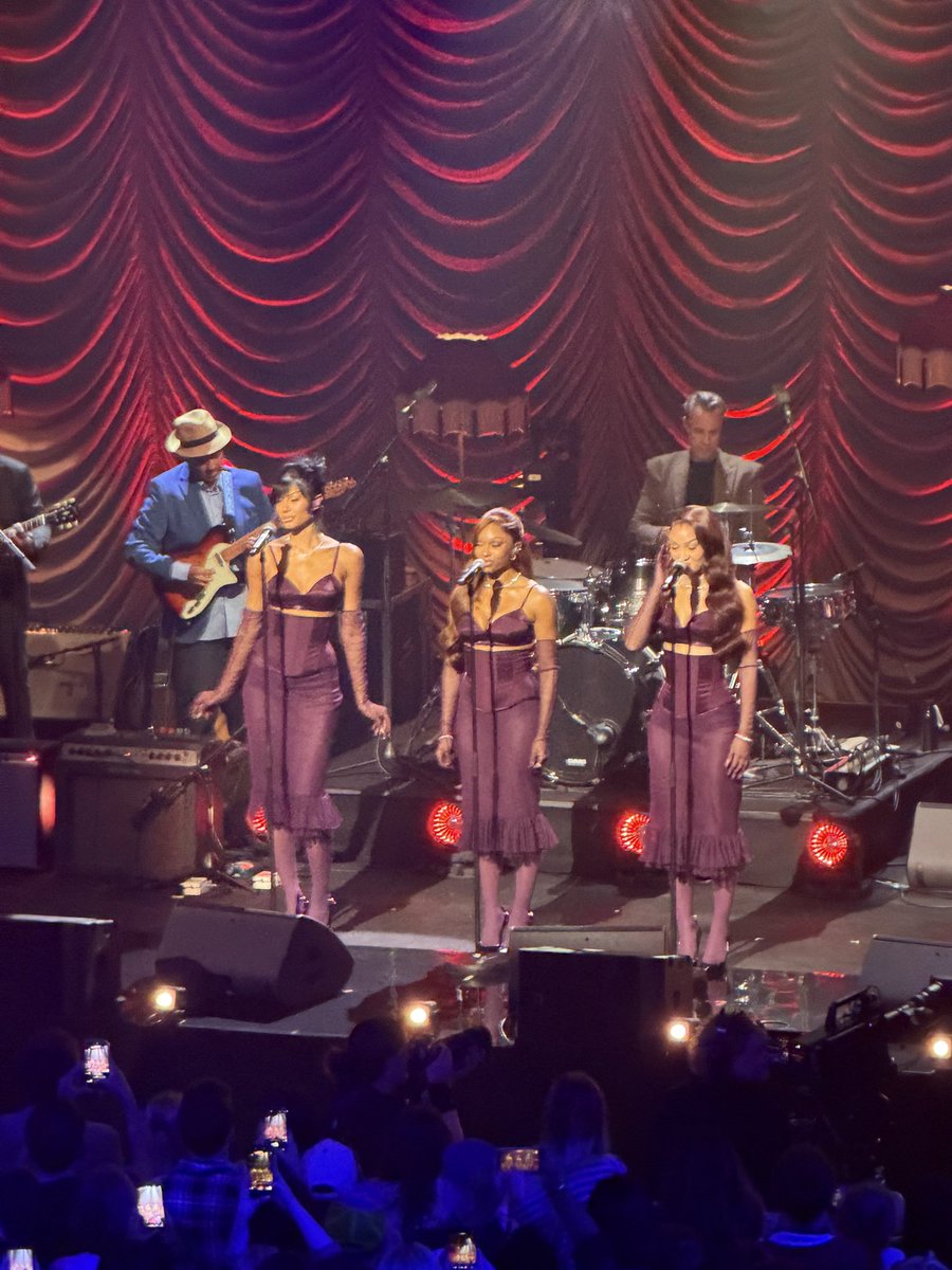 ClashRobin's tweet photo. All-star Amy Winehouse concert tonight was - for me - gig of the year with a stunning array of generational female vocalists all on one stage. Truly honouring her memory. If I had to pick one… FLO were exceptional. But everyone was fantastic. We love you Amy! https://t.co/5RlB5MJTaz