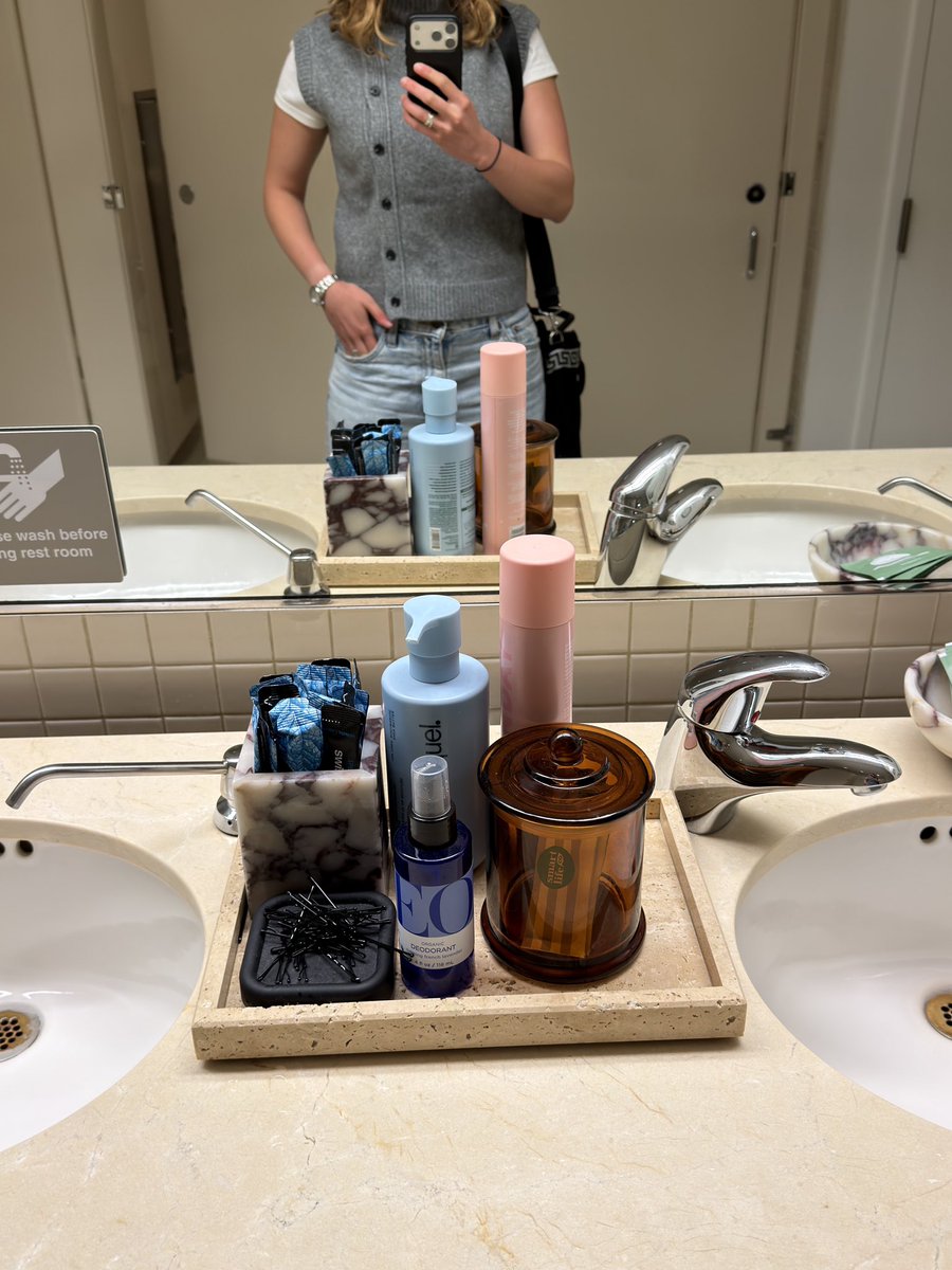 chiaraciriani_'s tweet photo. Such a cool experience visiting @Replit today.

Thank you @amapel!

btw they have skincare in the women’s bathroom, love it 💅. https://t.co/50DUFVS0T4