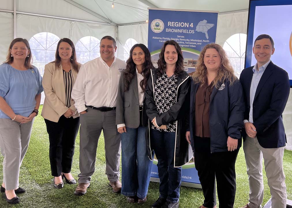 EPARegion4's tweet photo. EPA Southeast senior leaders joined state and local partners in Kentucky to celebrate $5.5 million of Brownfields funding for the @BluegrassADD and Bourbon County Fiscal Court property. These investments help turn contaminated sites into opportunities for reuse and community growth.

#CleanAirLandWater #EPASoutheast #Kentucky #Brownfields #EnvironmentalProtection