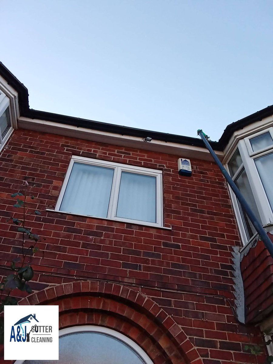 ajgutterclear's tweet photo. Today's job in Bridlington, new customer, basic gutter maintenance, moss & debris cleared. Sorted #Bridlington #Hunmanby #Bempton #Flamborough #filey #Driffield #Hornsea #beverley #Withernsea #gutterclearing #beeford #eastyorkshire #kelk https://t.co/6kS4nYPtbN