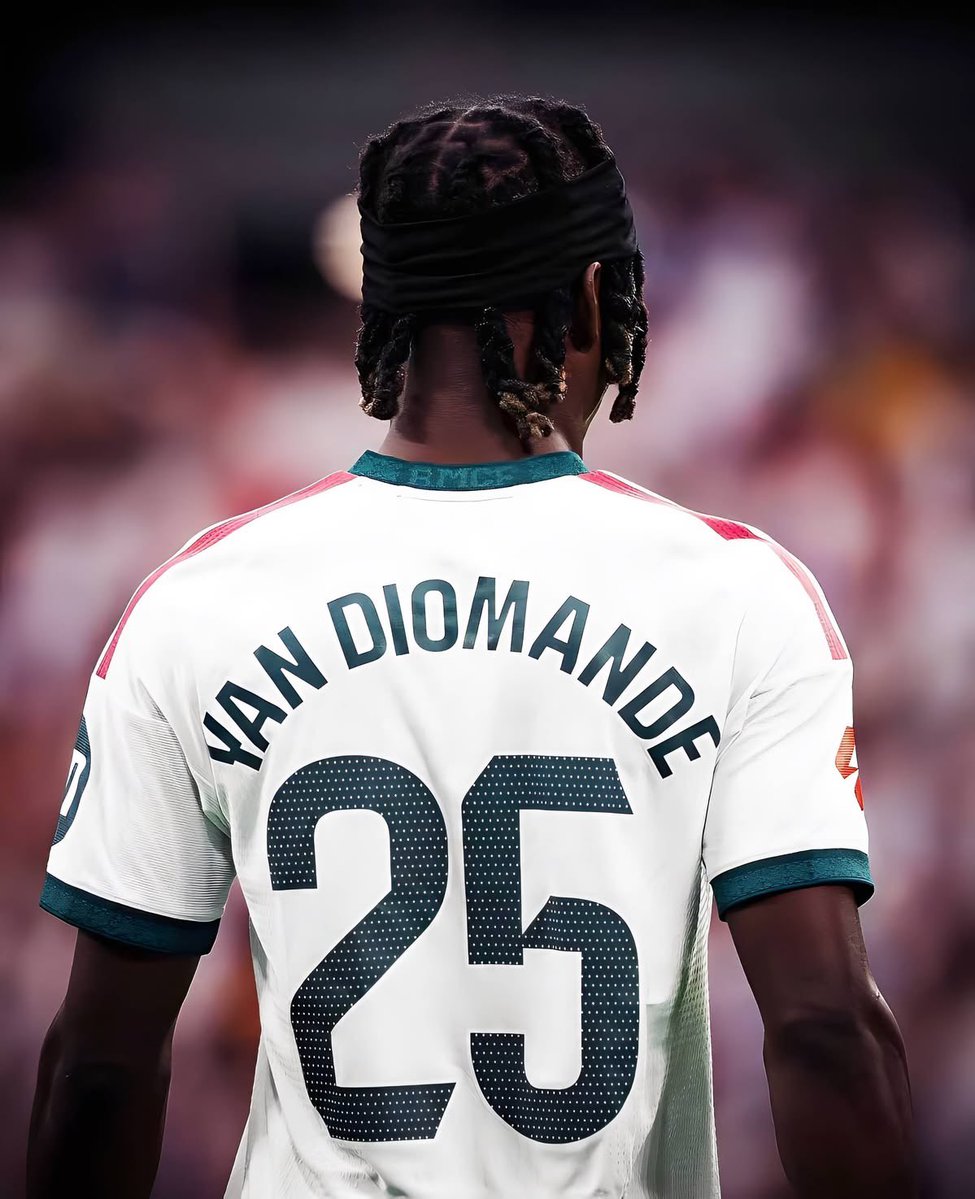 LloydFC_'s tweet photo. Hubo gente que cuestionó este fichaje eh.

Que lindo ver que poco a poco les cierra la boca. Que grande eres Yan. https://t.co/K5a6alsW5b