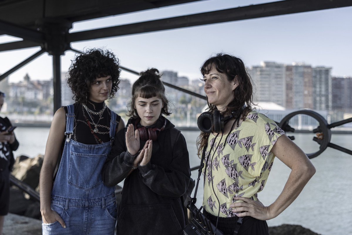 muchomqueseries's tweet photo. El cineasta Curro Velázquez se pone de nuevo tras las cámaras en #VayaTropa, película participada por @RTVE en la que presenta una divertida comedia que llegará a las salas de cine el próximo 1 de enero

Más información en https://t.co/H1ckWt4AME https://t.co/aRUBpI44yb