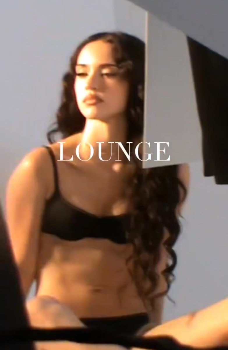 Bestofdaniii's tweet photo. "Daniela and friends" actually has a meaning. If y'all didn't know it's about her abs. https://t.co/UIek70ZPgc