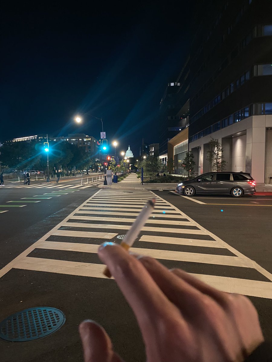 jacobfuknjones's tweet photo. It's a good night for a walk and a smoke https://t.co/RUdWC964hs